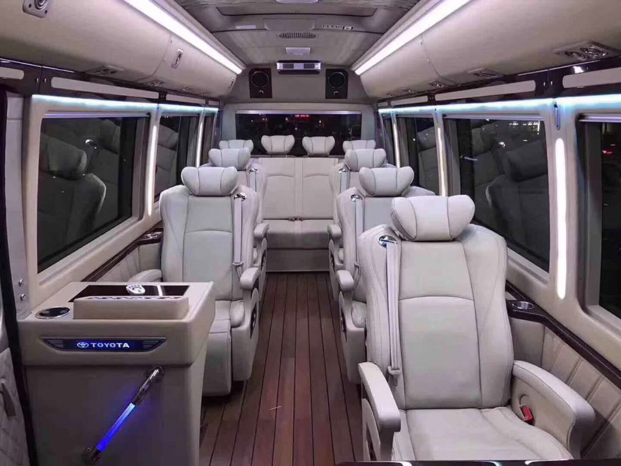 广州商务车15人18人坐出租豪华办公桌中巴车带司机包天(18座)_广州租车包车用车 首选广州现达租车公司