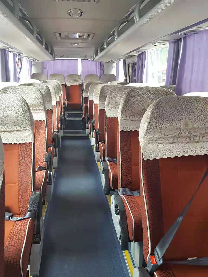 广州旅游配带司机随驾出租50多人座市际带证大巴客车包天费用价格(54座)_广州租车包车用车 首选广州现达汽车租赁公司