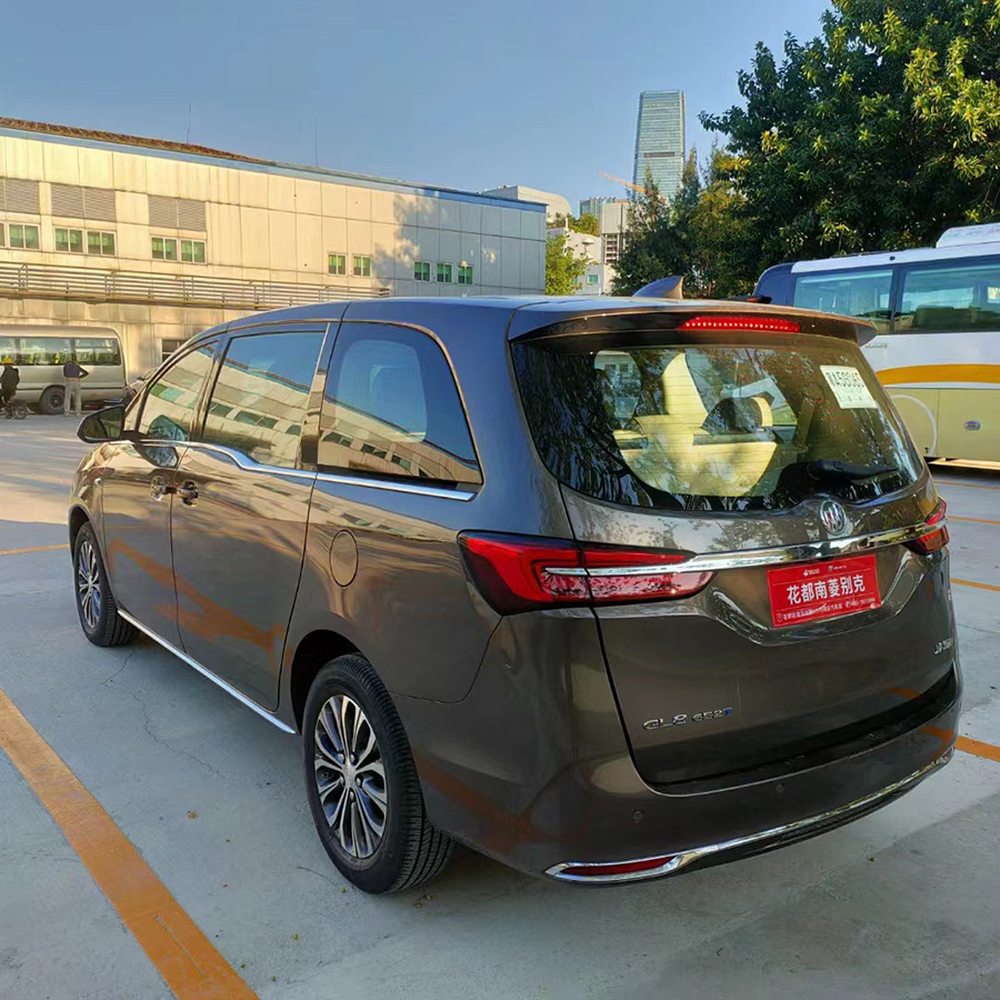 广州配带司机出租2023年最新款别克商务GL8 652T上下班租车(7座)_广州租车 首选广州现达汽车租赁公司
