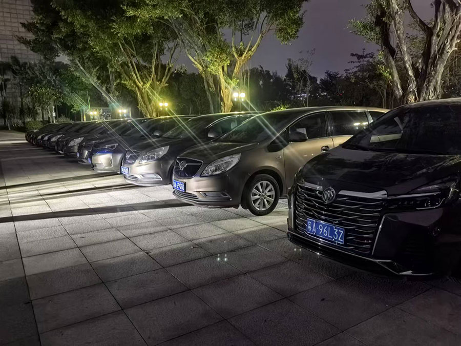广州中山大学100周年庆典接待租车服务别克GL8配带司机商务车出租_广州租车 首选现达汽车租赁公司